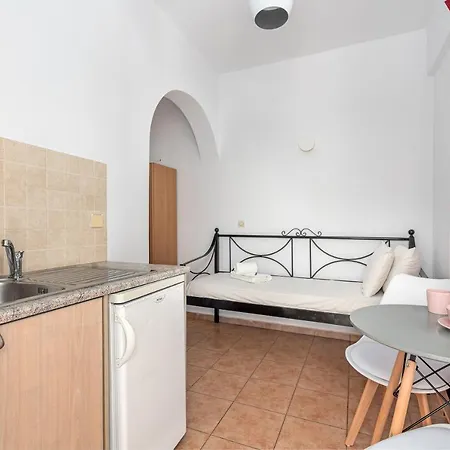 Ornos Apartments 오르노스